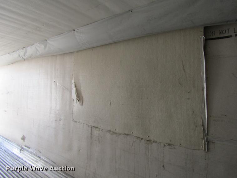 image for item DE6592 2006 Utility Trailers refrigerated van trailer