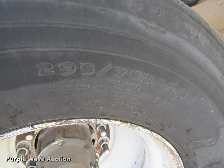 image for item DE6592 2006 Utility Trailers refrigerated van trailer