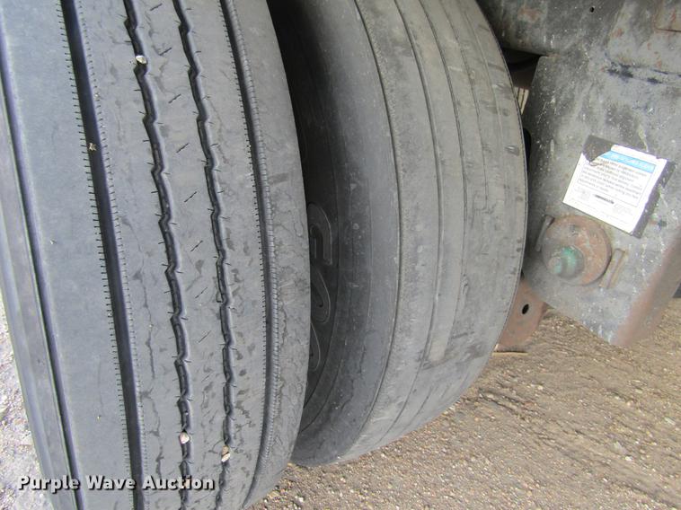 image for item DE6592 2006 Utility Trailers refrigerated van trailer