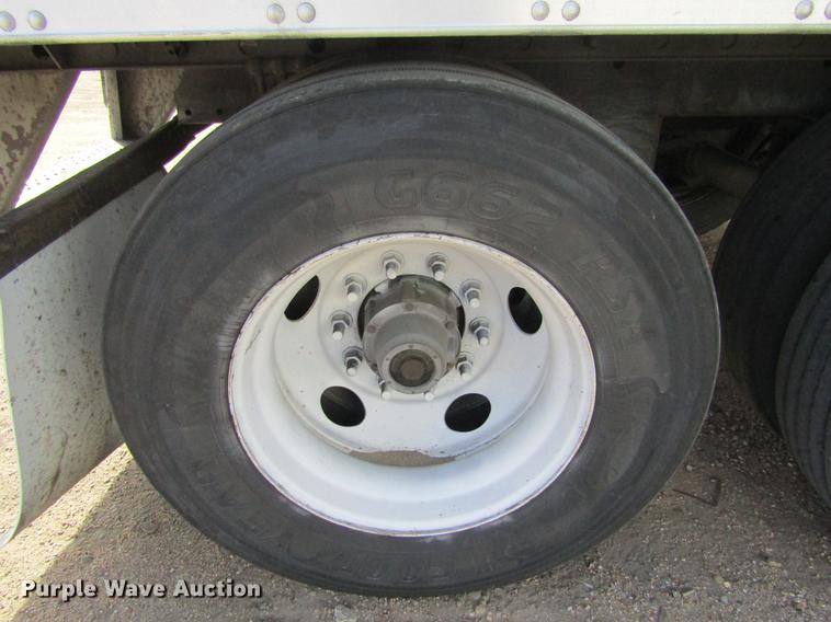 image for item DE6592 2006 Utility Trailers refrigerated van trailer