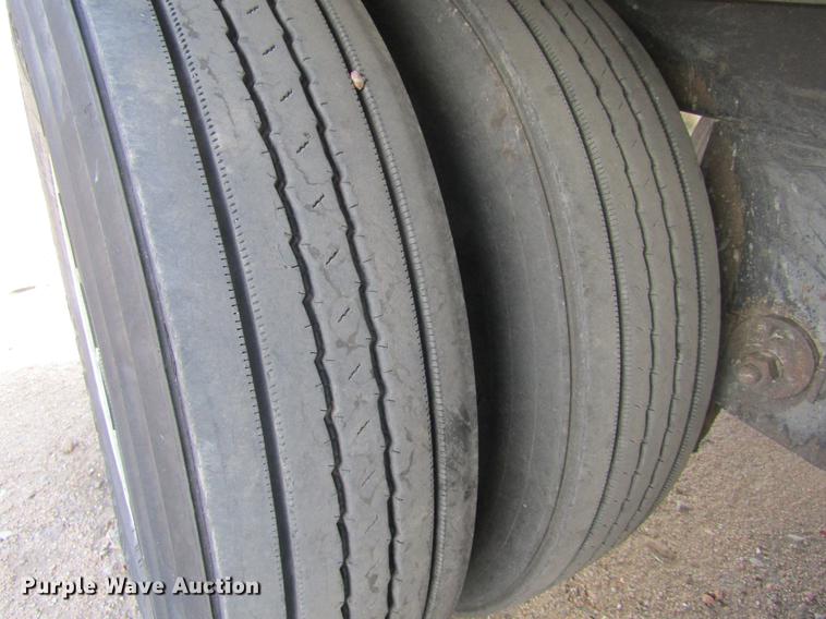 image for item DE6592 2006 Utility Trailers refrigerated van trailer