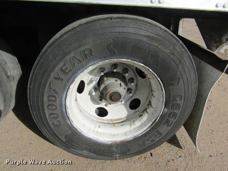 image for item DE6592 2006 Utility Trailers refrigerated van trailer