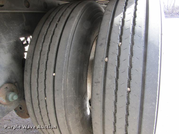 image for item DE6592 2006 Utility Trailers refrigerated van trailer