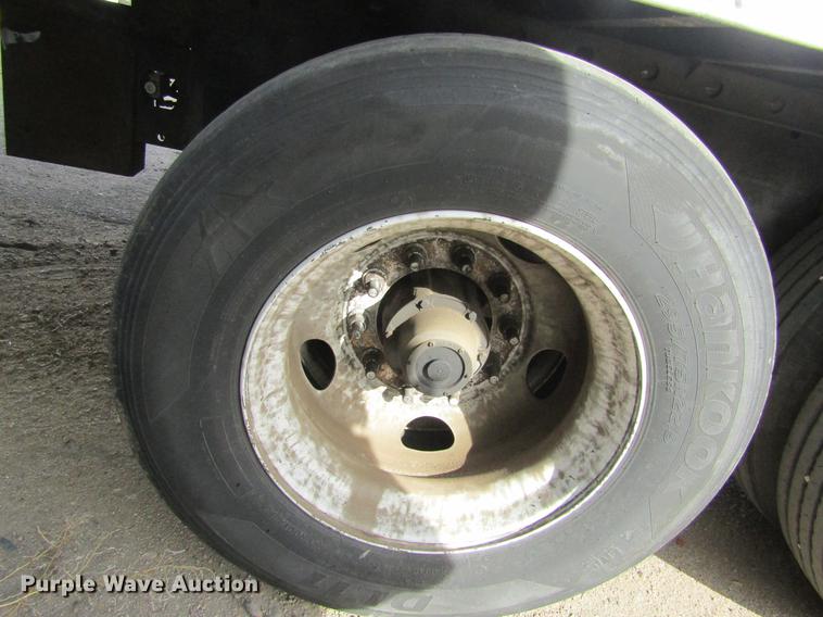 image for item DE6592 2006 Utility Trailers refrigerated van trailer