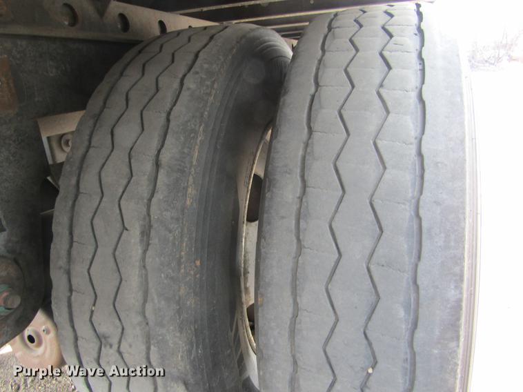 image for item DE6592 2006 Utility Trailers refrigerated van trailer