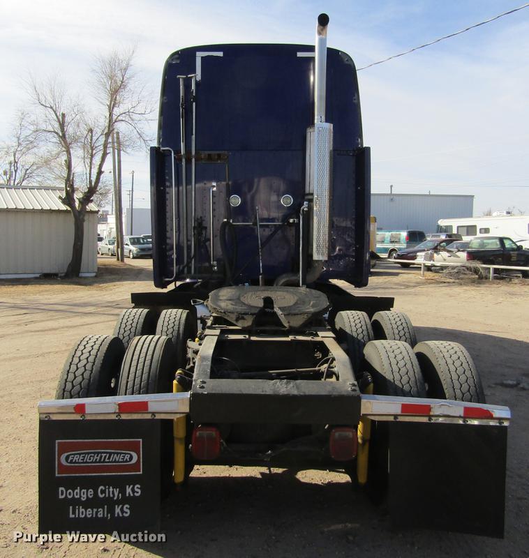 image for item DE6593 2007 Peterbilt 387 semi truck