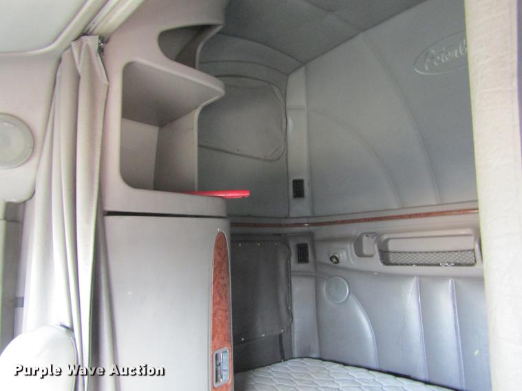 image for item DE6593 2007 Peterbilt 387 semi truck