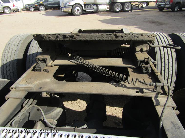 image for item DE6593 2007 Peterbilt 387 semi truck