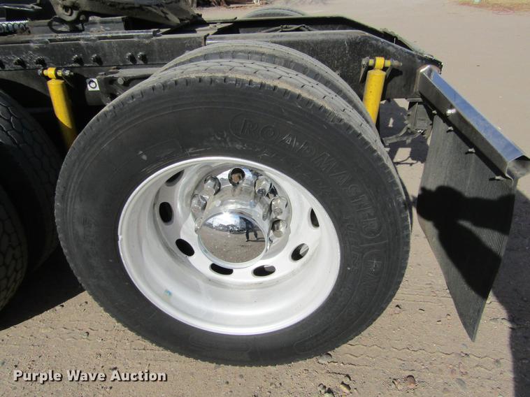 image for item DE6593 2007 Peterbilt 387 semi truck