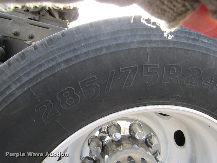 image for item DE6593 2007 Peterbilt 387 semi truck