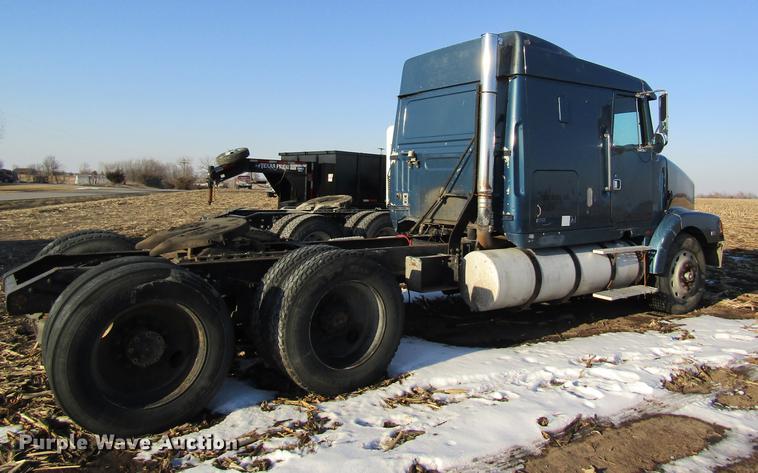 image for item DF9482 1990 Volvo WIA semi truck