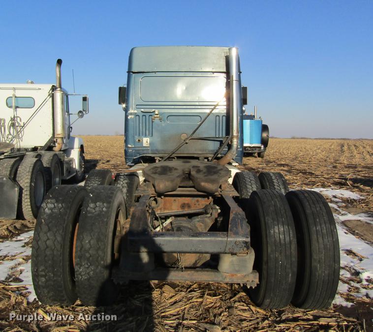 image for item DF9482 1990 Volvo WIA semi truck