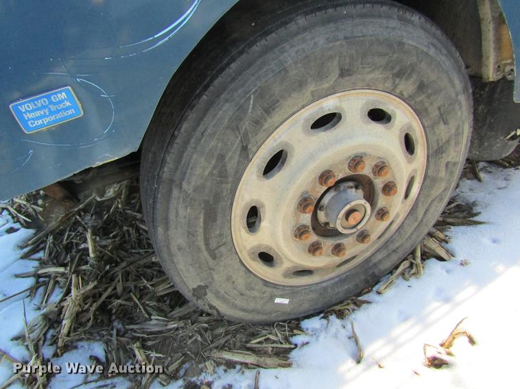 image for item DF9482 1990 Volvo WIA semi truck