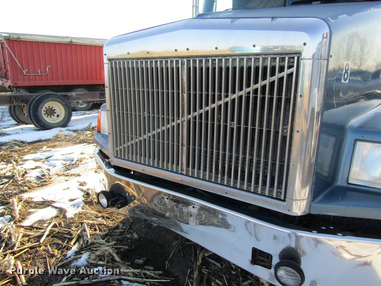 image for item DF9482 1990 Volvo WIA semi truck