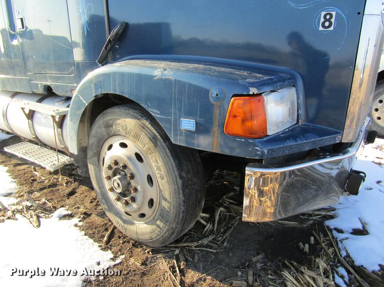 image for item DF9482 1990 Volvo WIA semi truck