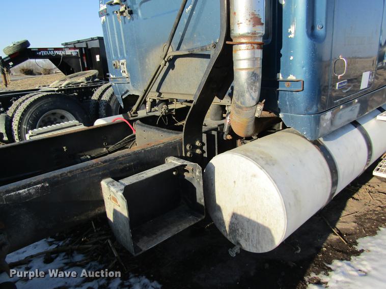 image for item DF9482 1990 Volvo WIA semi truck