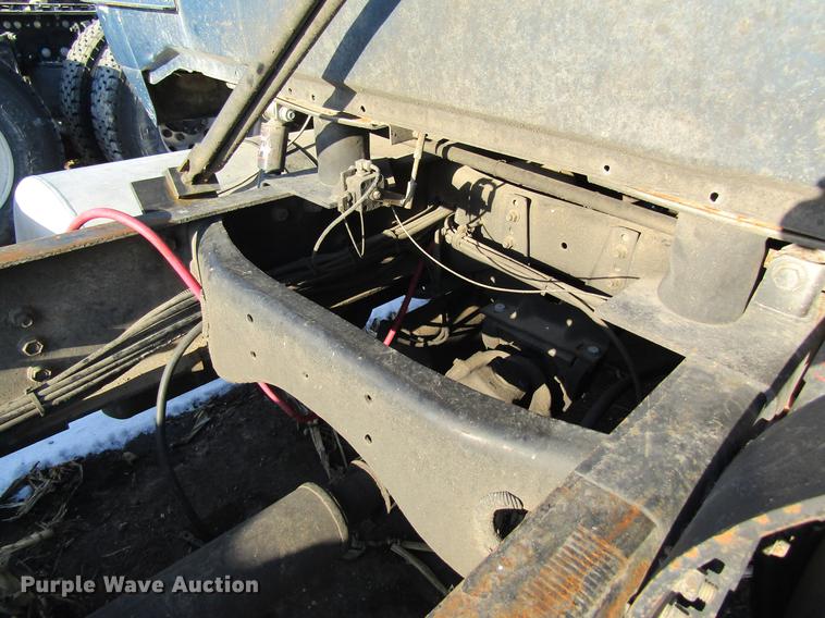 image for item DF9482 1990 Volvo WIA semi truck