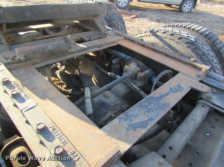 image for item DF9482 1990 Volvo WIA semi truck