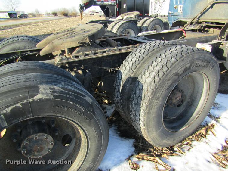 image for item DF9482 1990 Volvo WIA semi truck