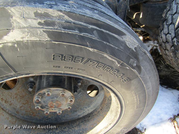 image for item DF9482 1990 Volvo WIA semi truck