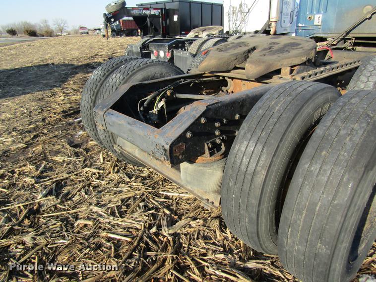 image for item DF9482 1990 Volvo WIA semi truck