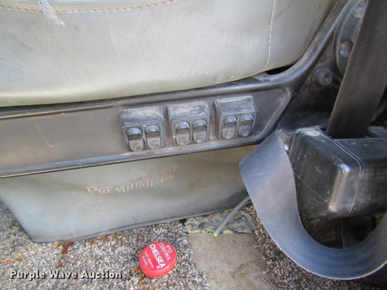 image for item DF9482 1990 Volvo WIA semi truck