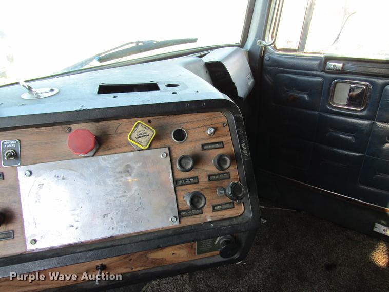 image for item DF9482 1990 Volvo WIA semi truck