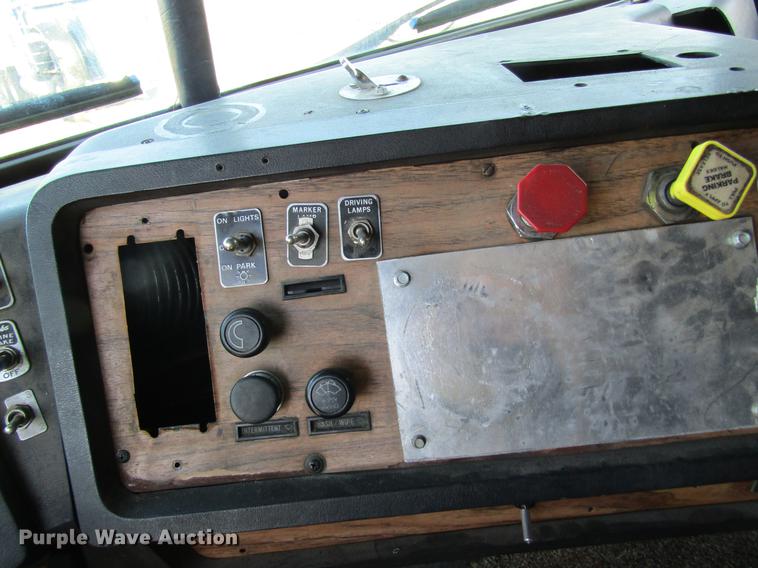 image for item DF9482 1990 Volvo WIA semi truck