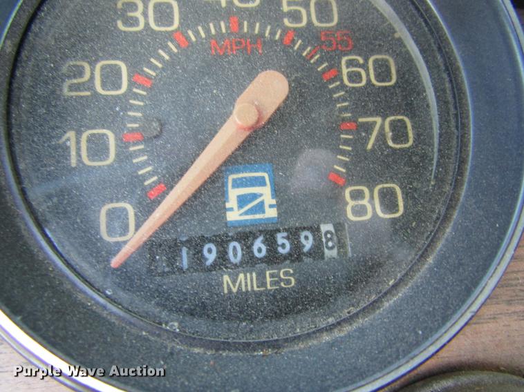 image for item DF9482 1990 Volvo WIA semi truck