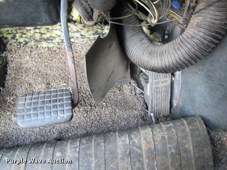 image for item DF9482 1990 Volvo WIA semi truck