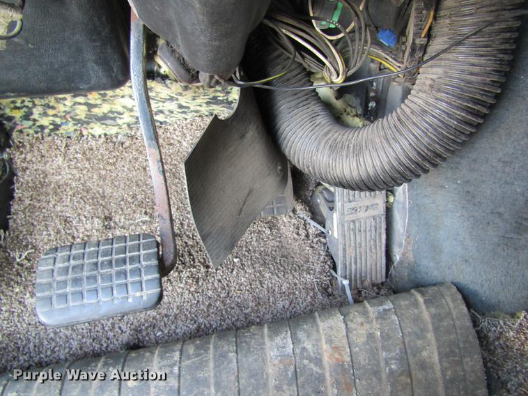 image for item DF9482 1990 Volvo WIA semi truck