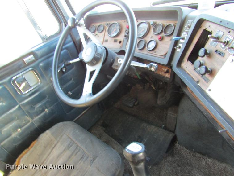 image for item DF9482 1990 Volvo WIA semi truck