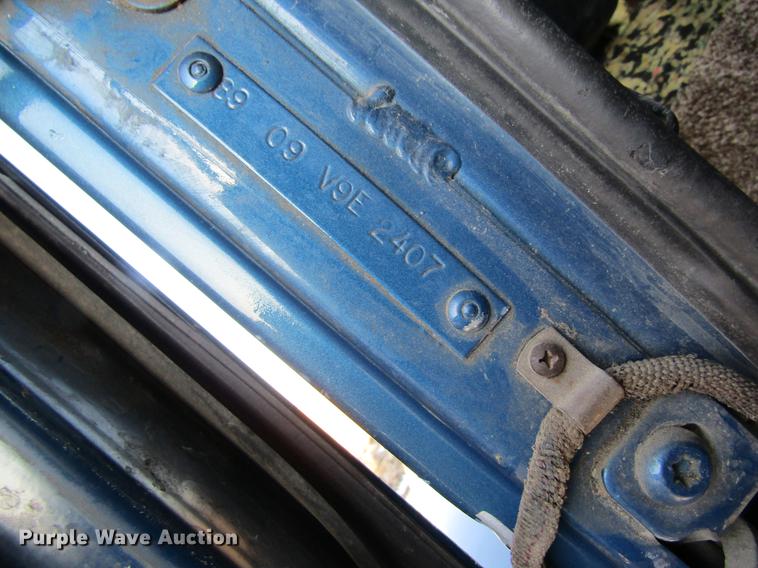 image for item DF9482 1990 Volvo WIA semi truck