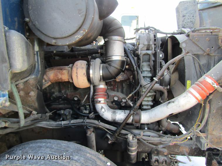 image for item DF9482 1990 Volvo WIA semi truck