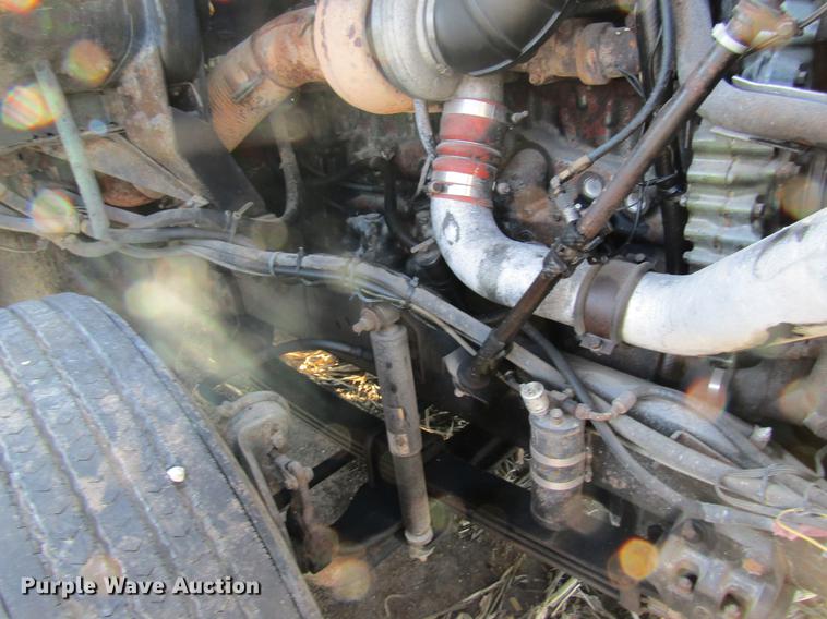 image for item DF9482 1990 Volvo WIA semi truck