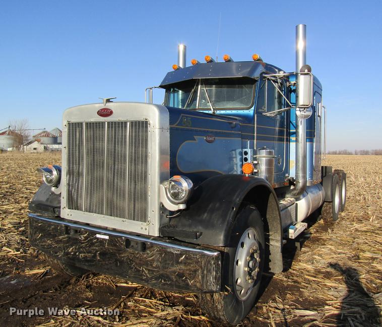 image for item DF9483 1985 Peterbilt semi truck