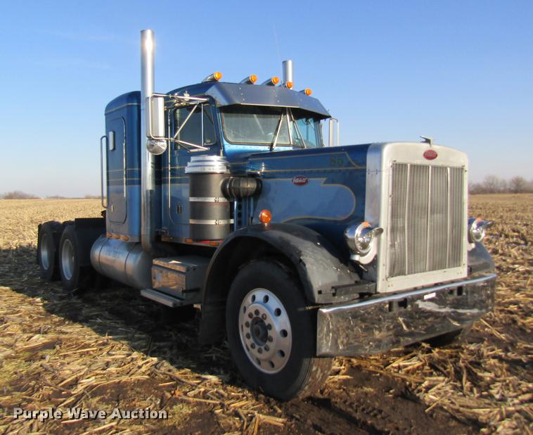 image for item DF9483 1985 Peterbilt semi truck