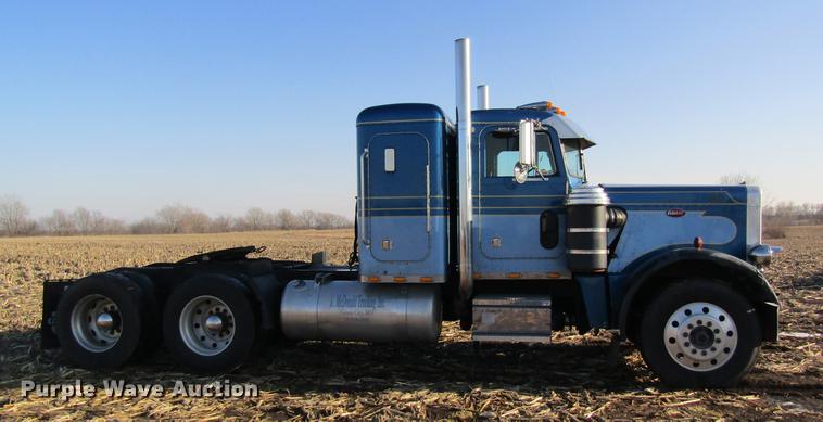 image for item DF9483 1985 Peterbilt semi truck