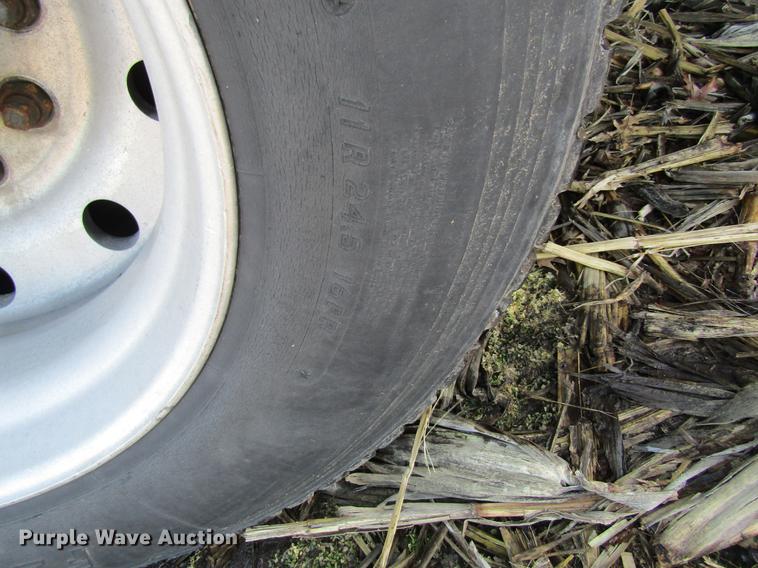 image for item DF9483 1985 Peterbilt semi truck