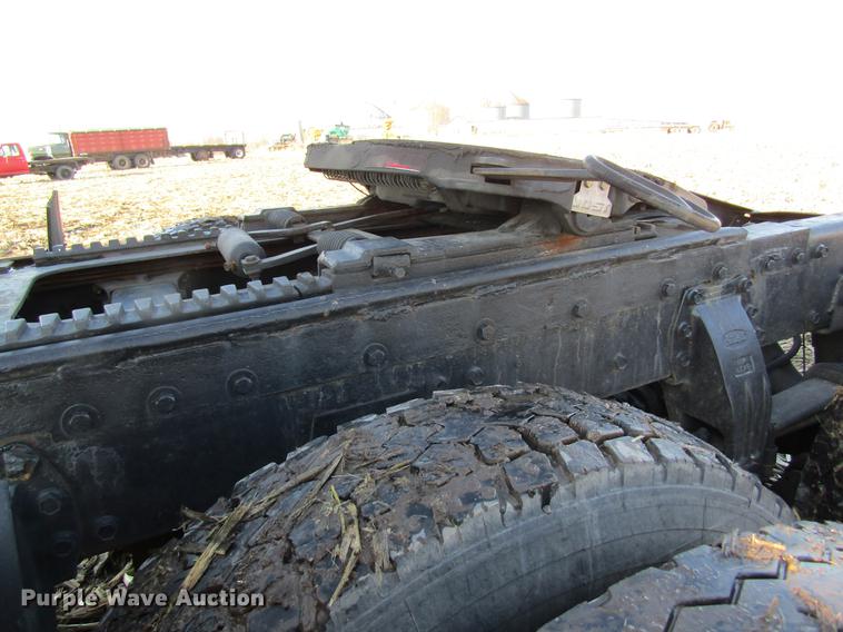 image for item DF9483 1985 Peterbilt semi truck