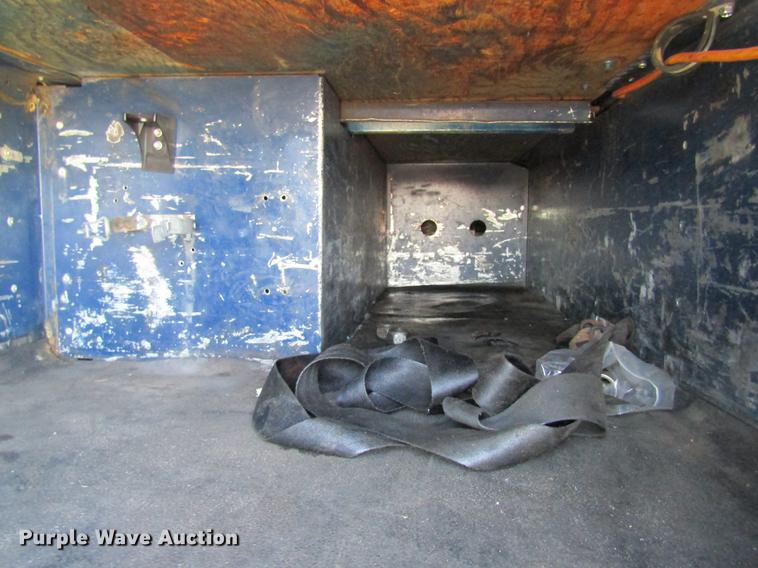 image for item DF9483 1985 Peterbilt semi truck