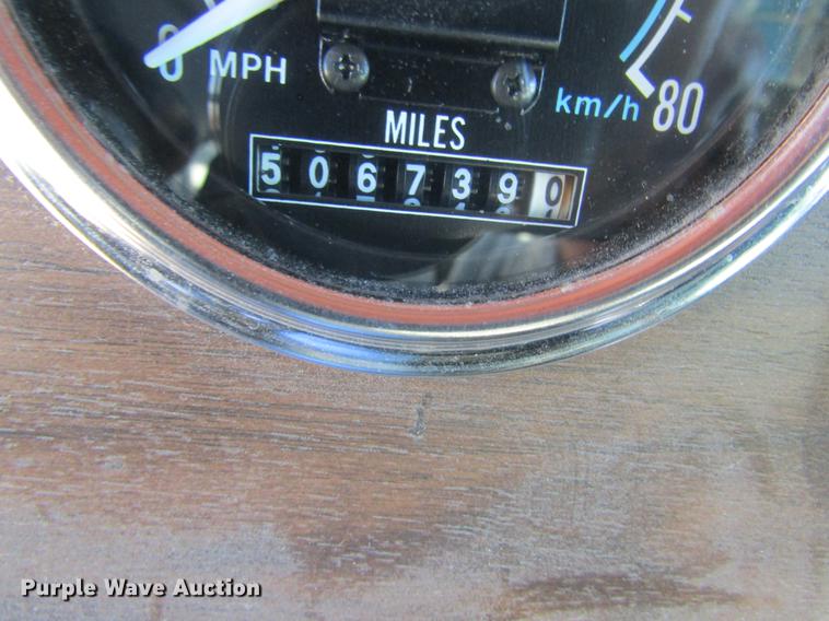 image for item DF9483 1985 Peterbilt semi truck