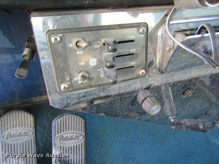 image for item DF9483 1985 Peterbilt semi truck