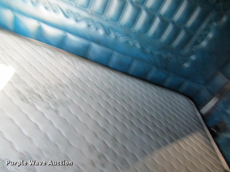 image for item DF9483 1985 Peterbilt semi truck