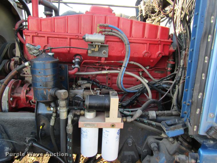 image for item DF9483 1985 Peterbilt semi truck