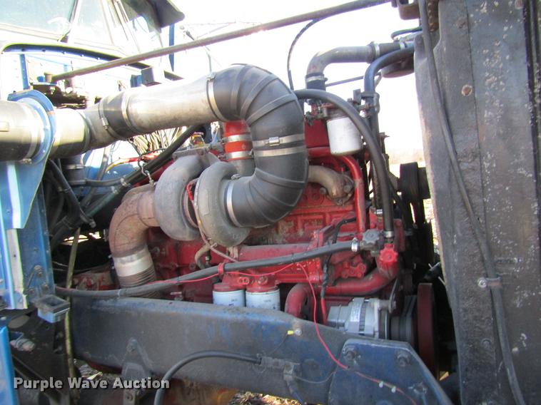 image for item DF9483 1985 Peterbilt semi truck