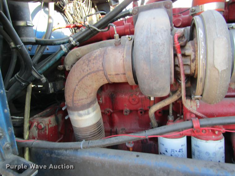 image for item DF9483 1985 Peterbilt semi truck