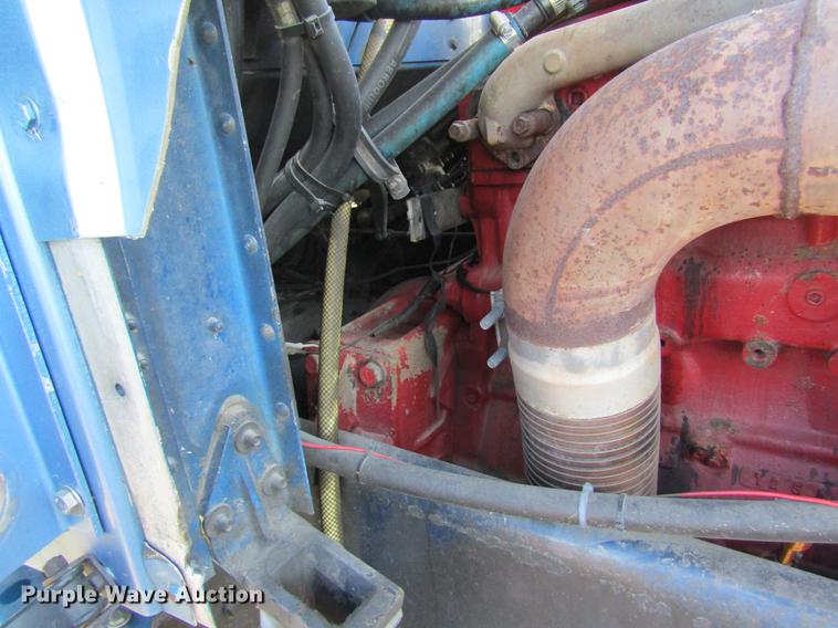 image for item DF9483 1985 Peterbilt semi truck