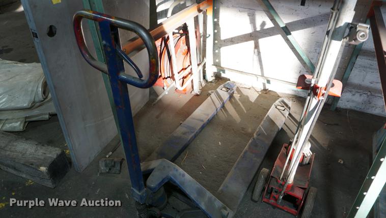 image for item DN9365 (4) jacks