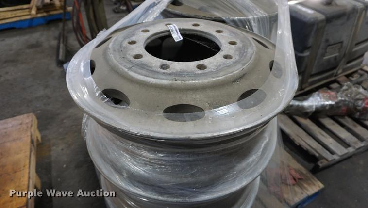 image for item DN9389 (8) 11R24.5 aluminum wheels